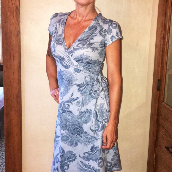 Athleta Dresses & Skirts - Athleta Wrap Dress Blue on Blue Feather Design XS